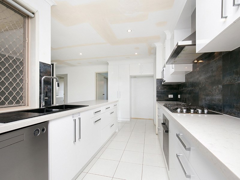 2 Pantai Place, Tanah Merah QLD 4128