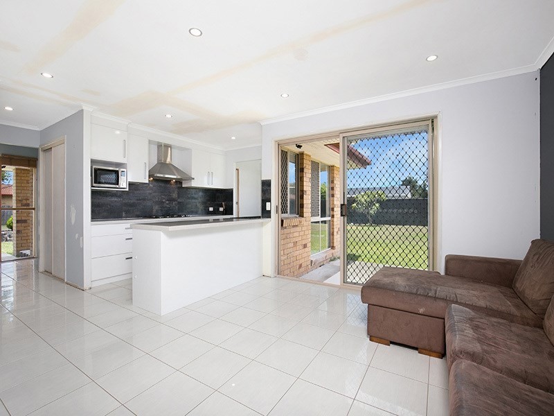 2 Pantai Place, Tanah Merah QLD 4128