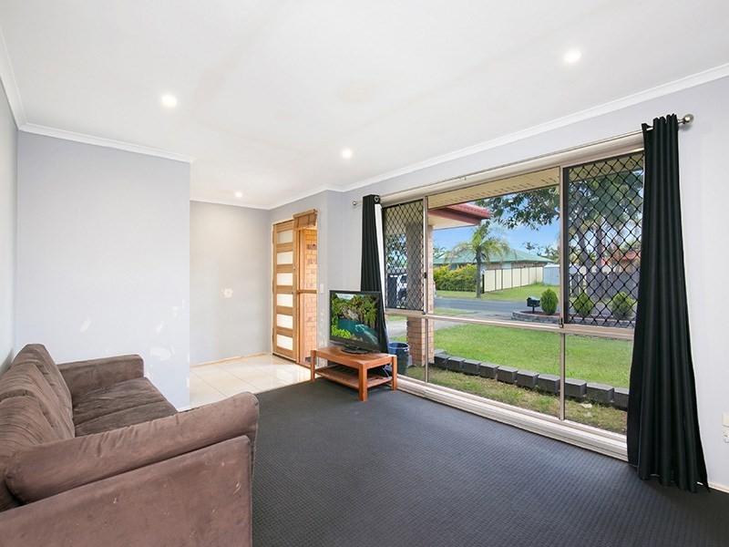 2 Pantai Place, Tanah Merah QLD 4128