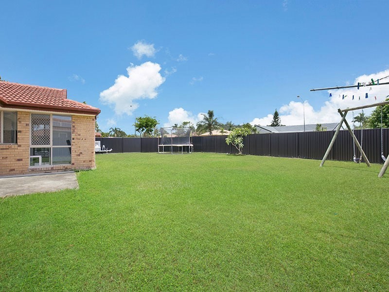 2 Pantai Place, Tanah Merah QLD 4128