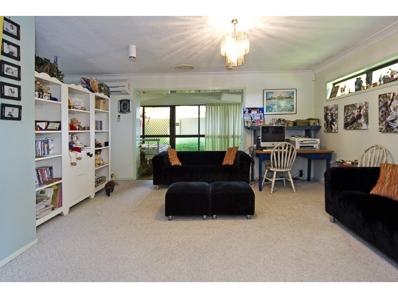 4 Wootton Crescent, Springwood QLD 4127