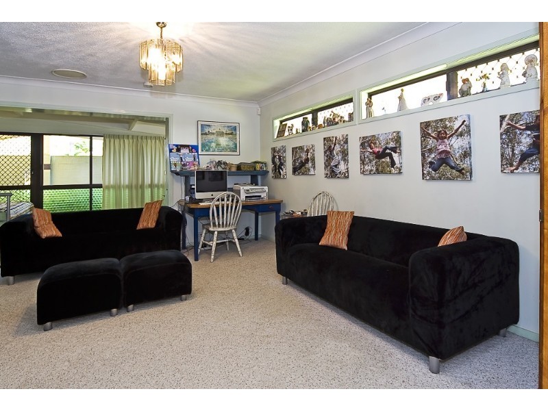 4 Wootton Crescent, Springwood QLD 4127