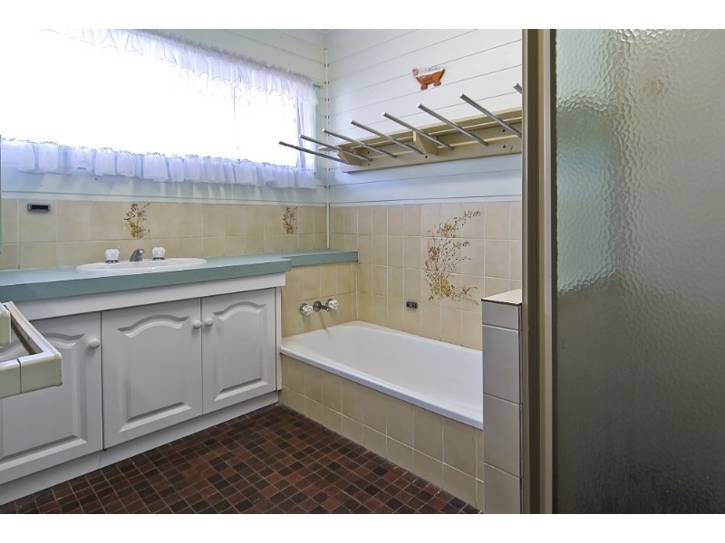 4 Wootton Crescent, Springwood QLD 4127