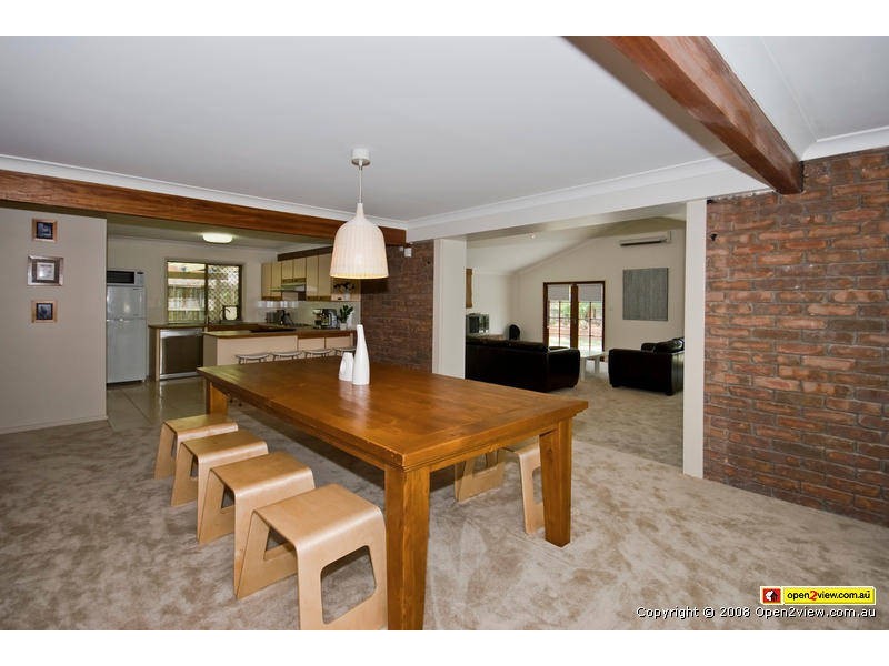 9 Willow Street, Woodridge QLD 4114