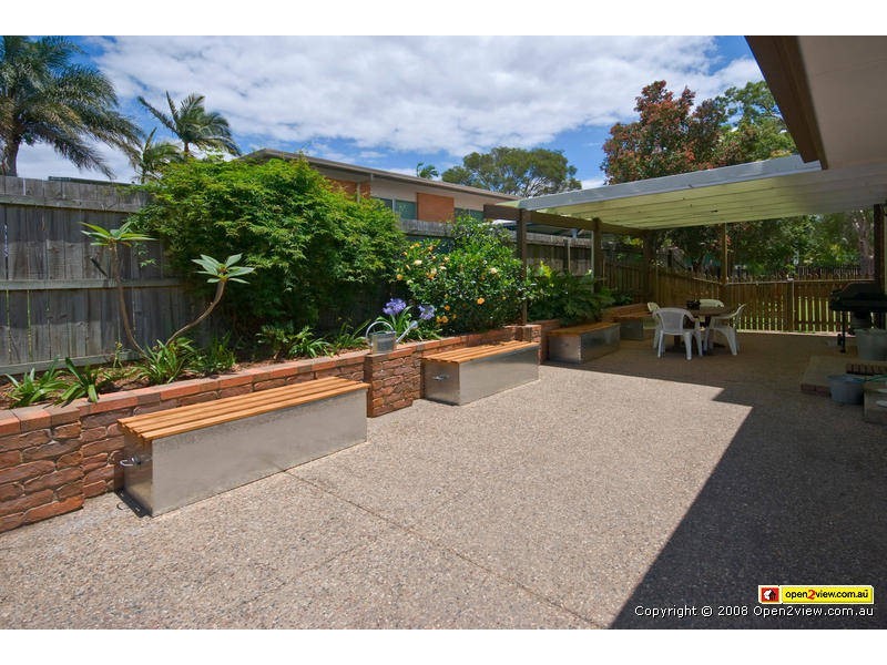 9 Willow Street, Woodridge QLD 4114