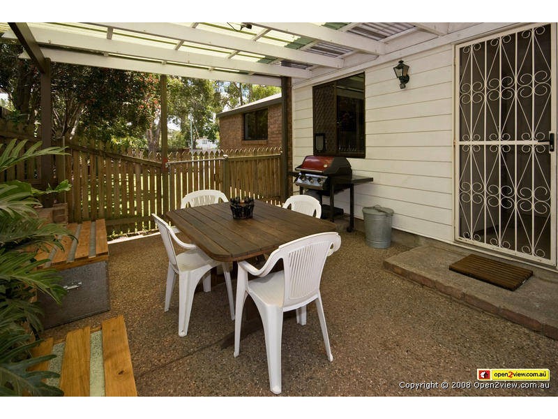 9 Willow Street, Woodridge QLD 4114