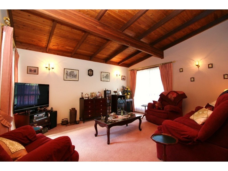 8 Columbia Street, Springwood QLD 4127