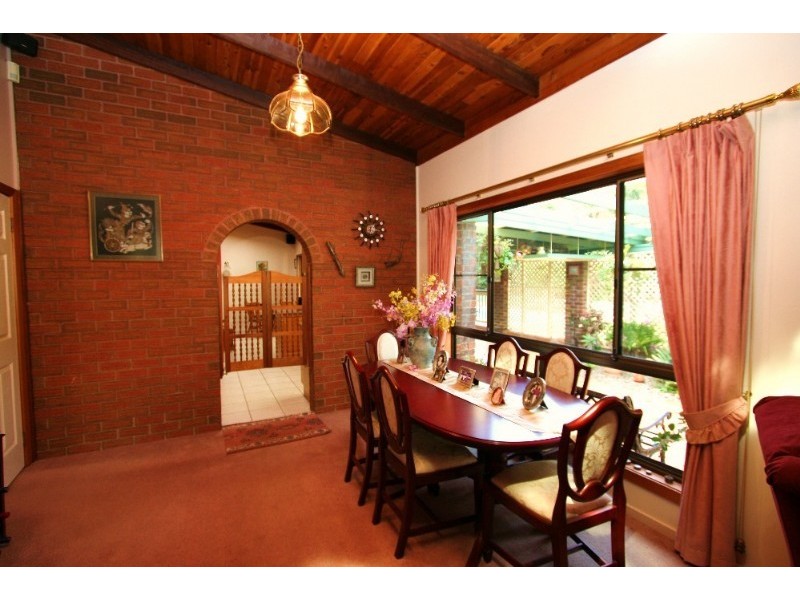 8 Columbia Street, Springwood QLD 4127