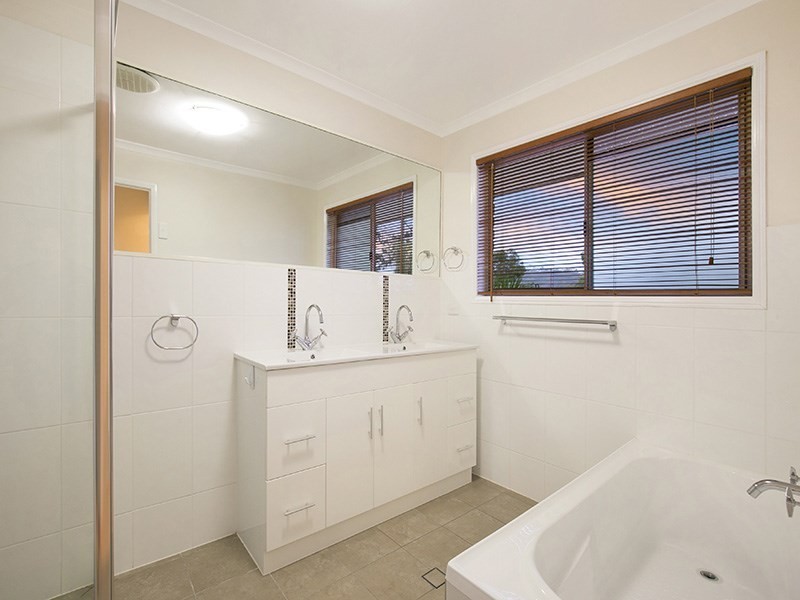 8 Eginbah Court, Shailer Park QLD 4128