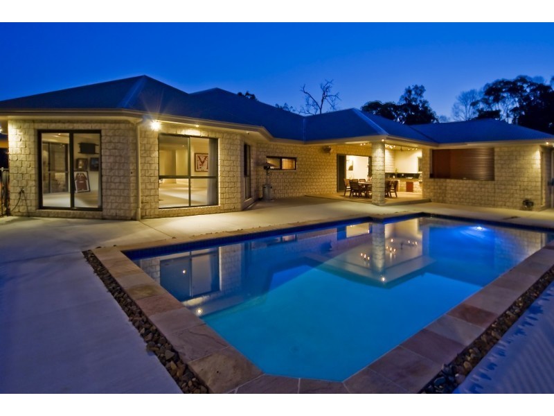 1 Honeysuckle Court, Cornubia QLD 4130