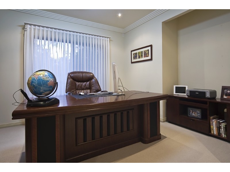 1 Honeysuckle Court, Cornubia QLD 4130