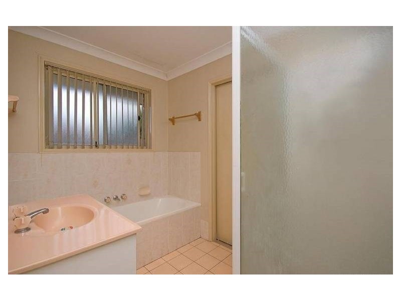 10 Sabak Street, Tanah Merah QLD 4128