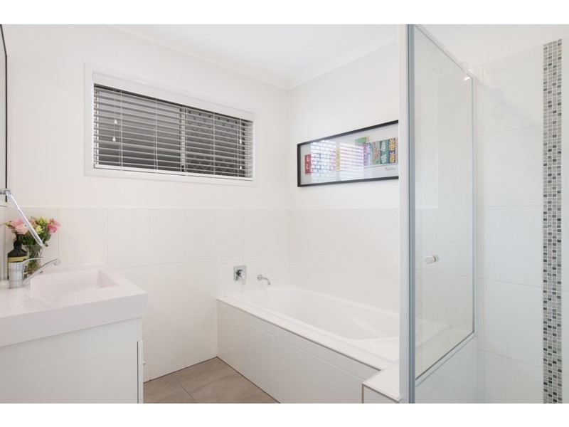 6 Blackthorn Crescent, Shailer Park QLD 4128