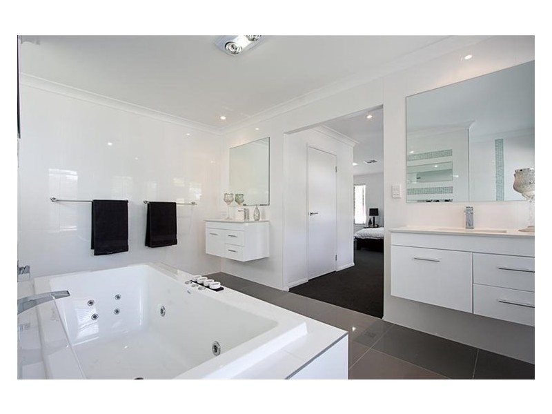 15 Hester Street, Shailer Park QLD 4128