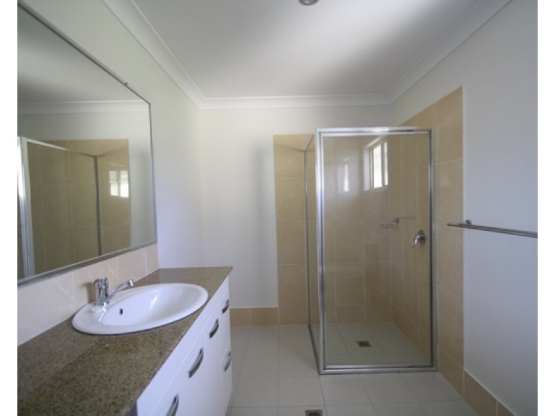 2/29 Abang Avenue, Tanah Merah QLD 4128