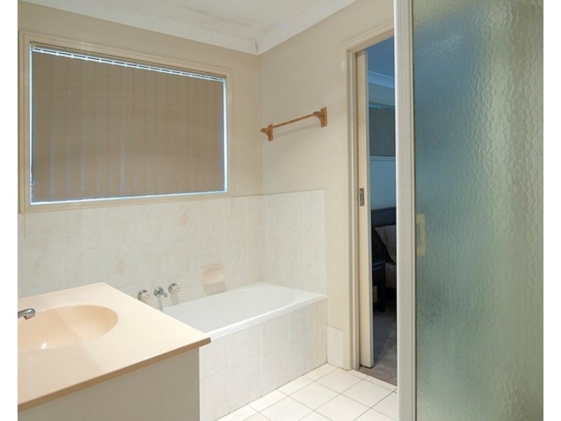 10 Sabak Street, Tanah Merah QLD 4128