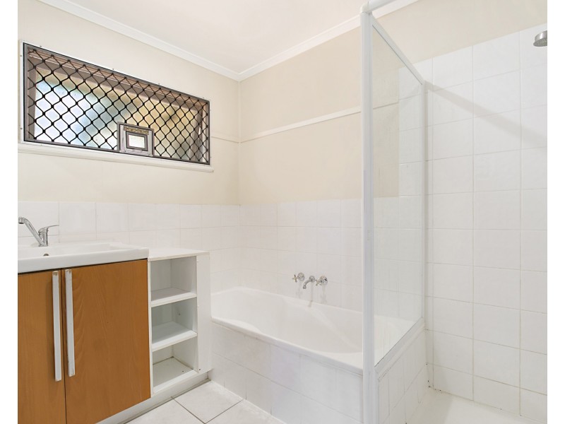 5 Poinciana Street, Kingston QLD 4114