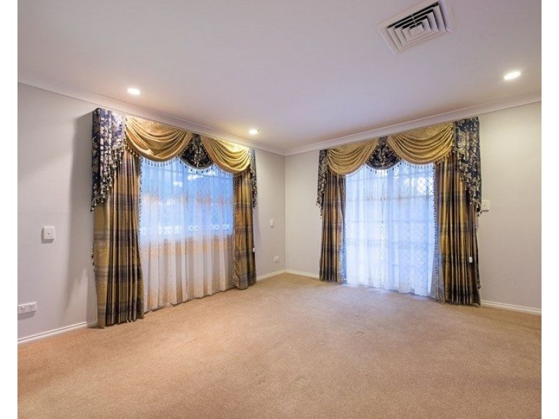 8 Lytham Court, Cornubia QLD 4130