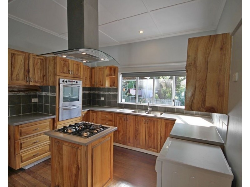 2302 Wynnum Road, Wynnum QLD 4178