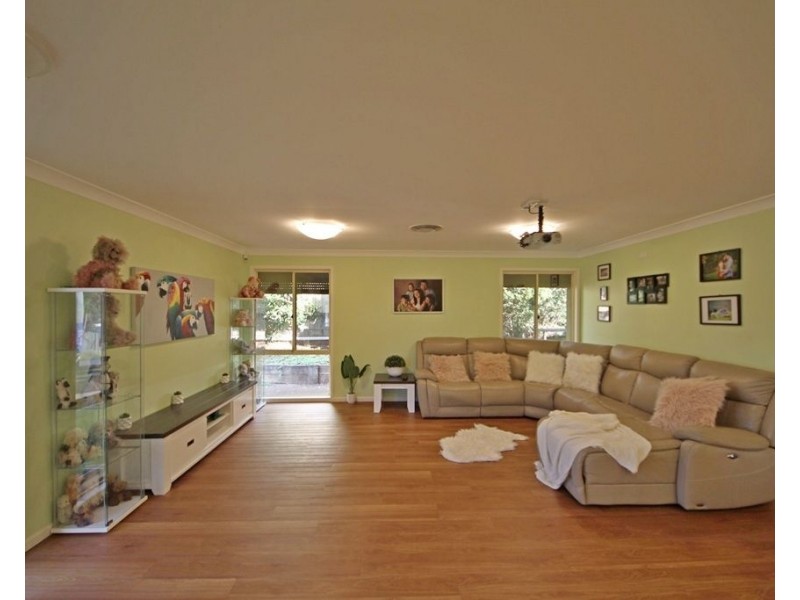 8 Oregon Drive, Shailer Park QLD 4128