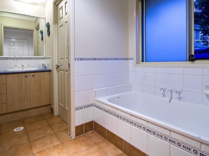 216 Parkview Crescent, Cornubia QLD 4130