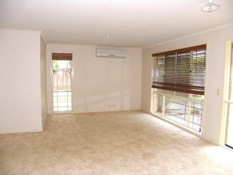 8 Warren Court, Loganlea QLD 4131