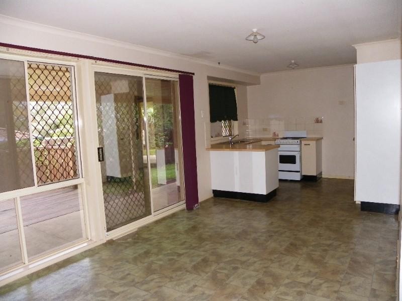 8 Warren Court, Loganlea QLD 4131