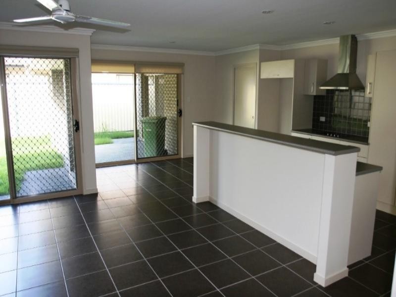 4/4 Harley Street, Shailer Park QLD 4128