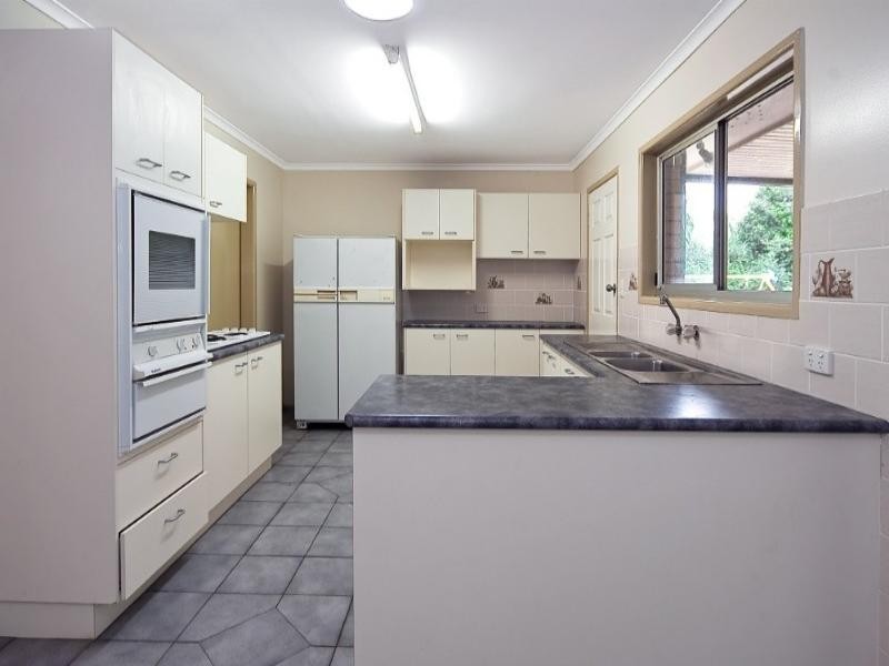 15 Holyoake Drive, Daisy Hill QLD 4127