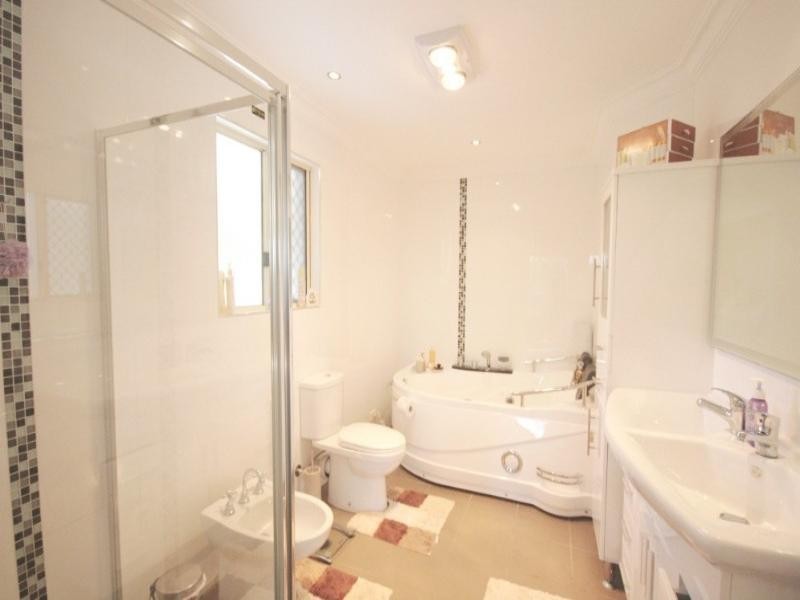 11 Coolcrest Street, Daisy Hill QLD 4127