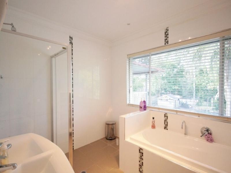 11 Coolcrest Street, Daisy Hill QLD 4127