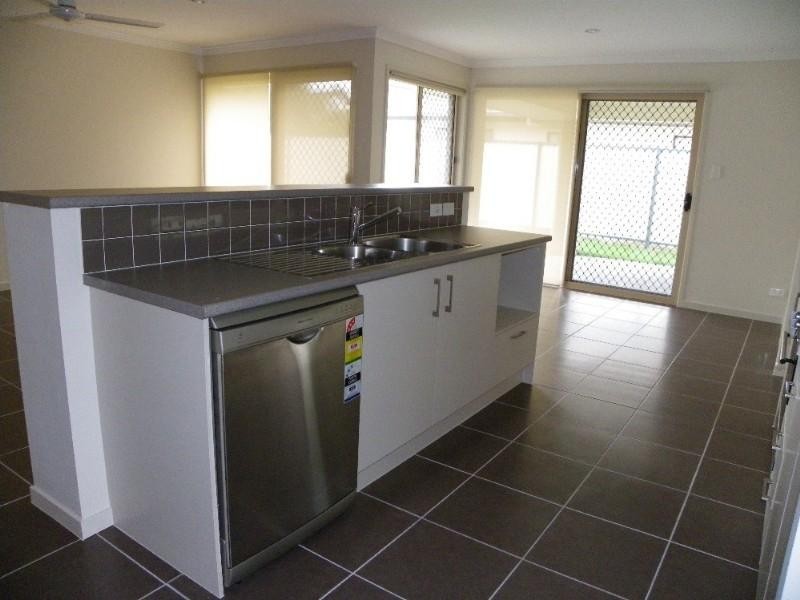 4/4 Harley Street, Shailer Park QLD 4128