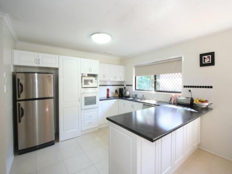 32 Lenore Crescent, Springwood QLD 4127