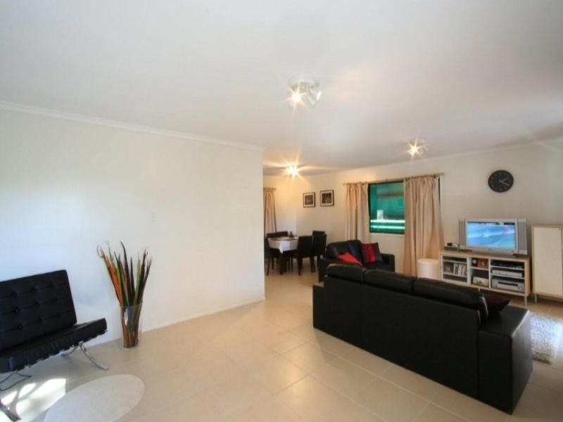 32 Lenore Crescent, Springwood QLD 4127