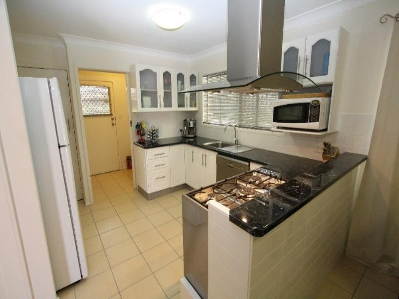 9 Juanita Grove, Springwood QLD 4127