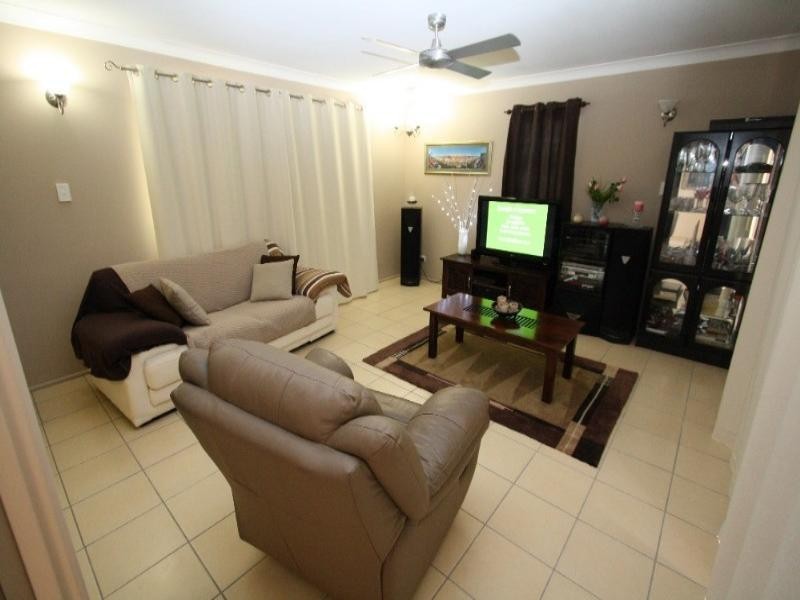 9 Juanita Grove, Springwood QLD 4127