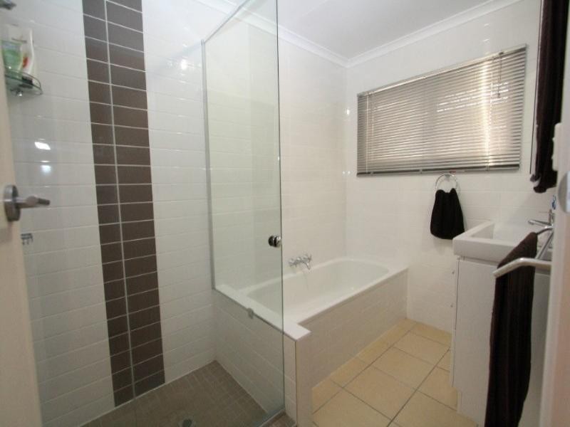 9 Juanita Grove, Springwood QLD 4127