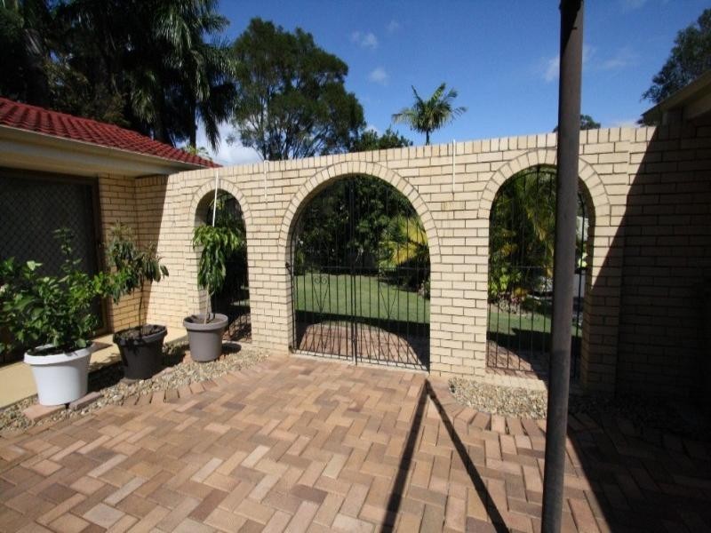 9 Juanita Grove, Springwood QLD 4127