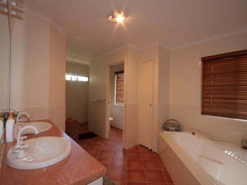 32 Higgins Avenue, Loganholme QLD 4129