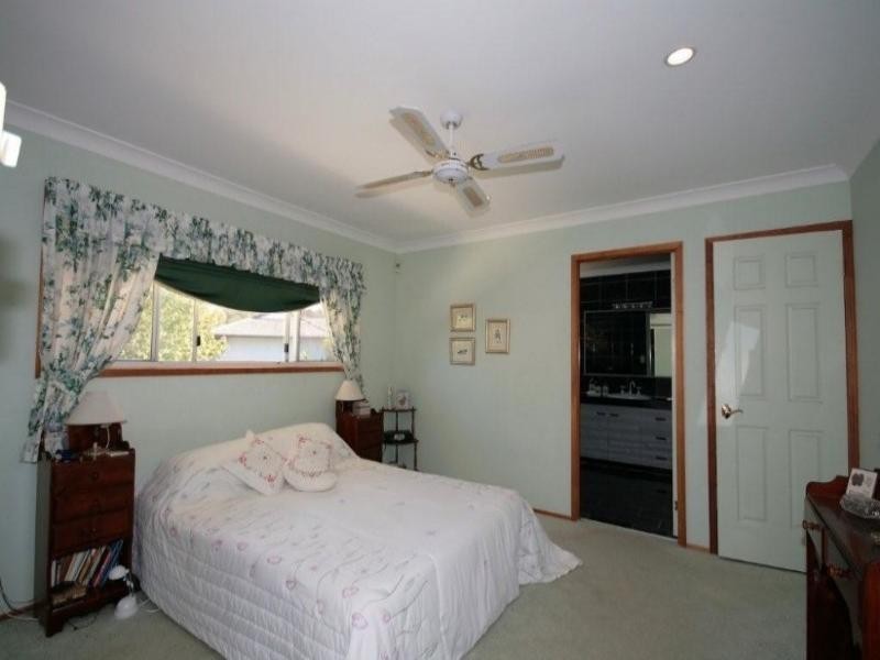 18 Paraburdoo Crescent, Shailer Park QLD 4128