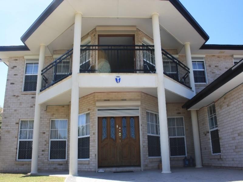 4 Optus Place, Edens Landing QLD 4207