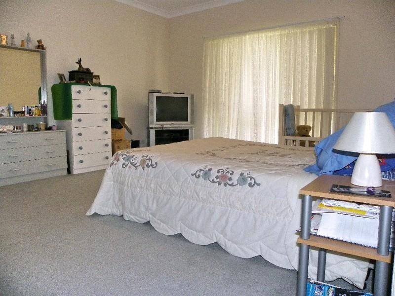 5 Hinterwood Court, Edens Landing QLD 4207