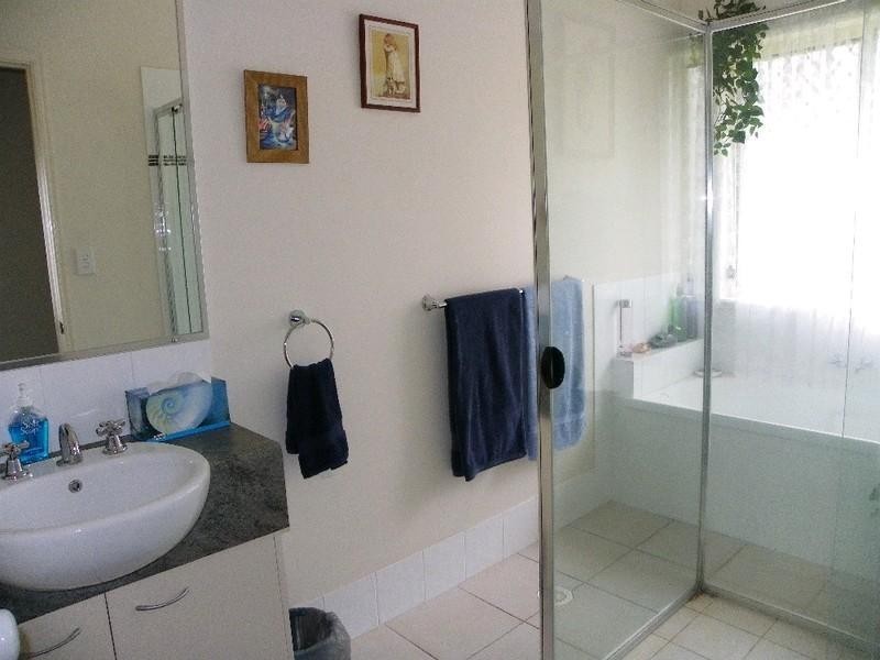 5 Hinterwood Court, Edens Landing QLD 4207