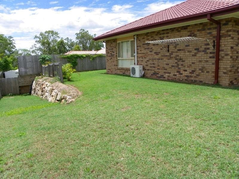 5 Hinterwood Court, Edens Landing QLD 4207