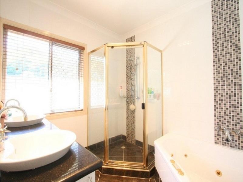 3 Benbow Court, Springwood QLD 4127