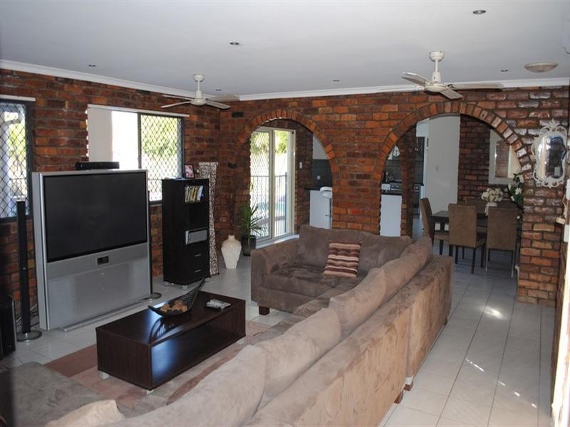 Mount Warren Park QLD 4207