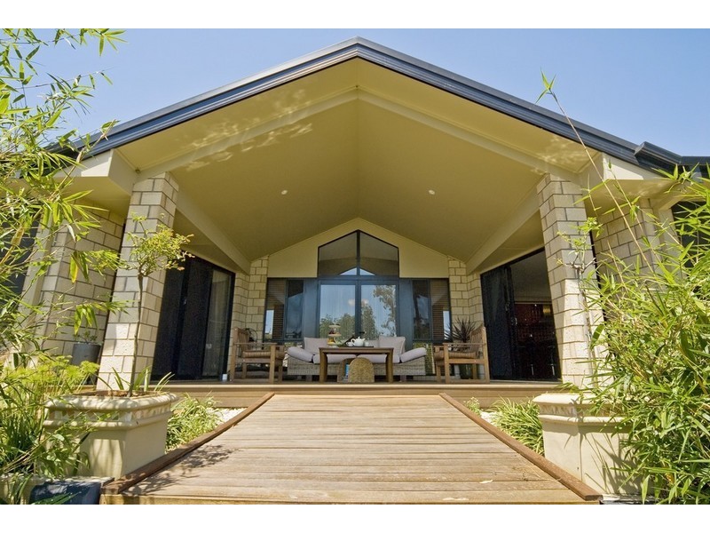 33 Carnarvon Crescent, Waterford QLD 4133