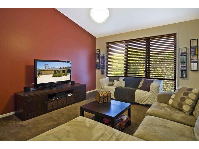 33 Carnarvon Crescent, Waterford QLD 4133