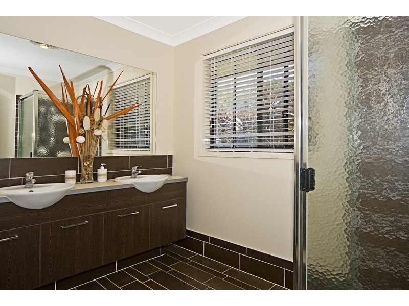 33 Carnarvon Crescent, Waterford QLD 4133