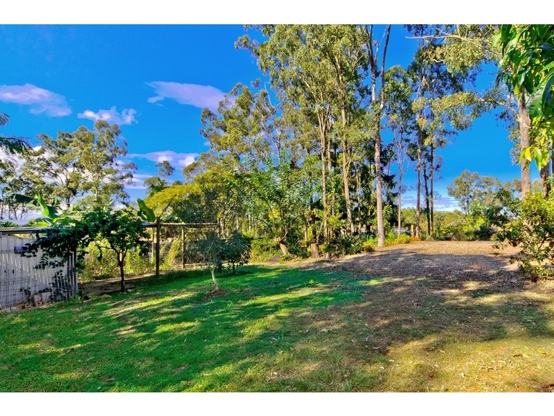 39 Tingi Avenue, Tanah Merah QLD 4128